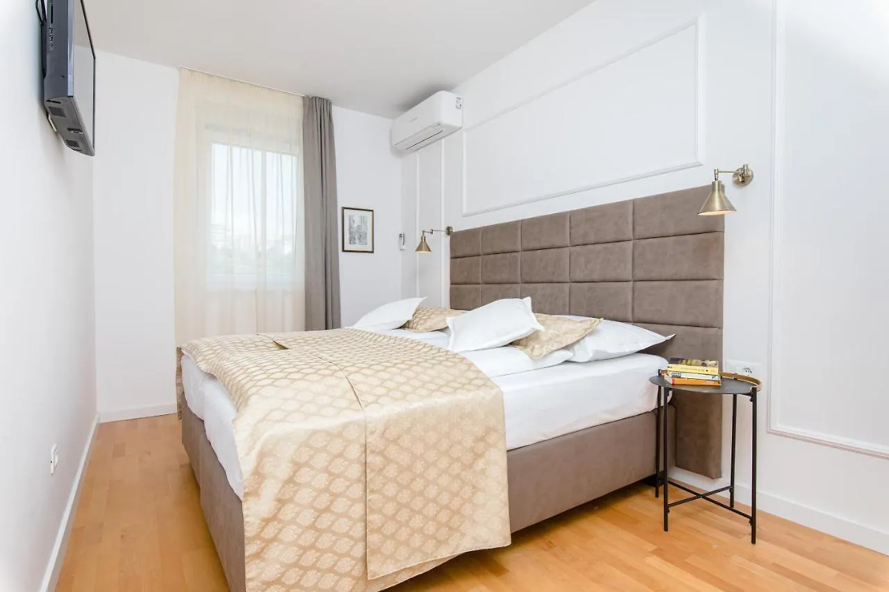 Apartment Cosmopolitan **** Split 0*,